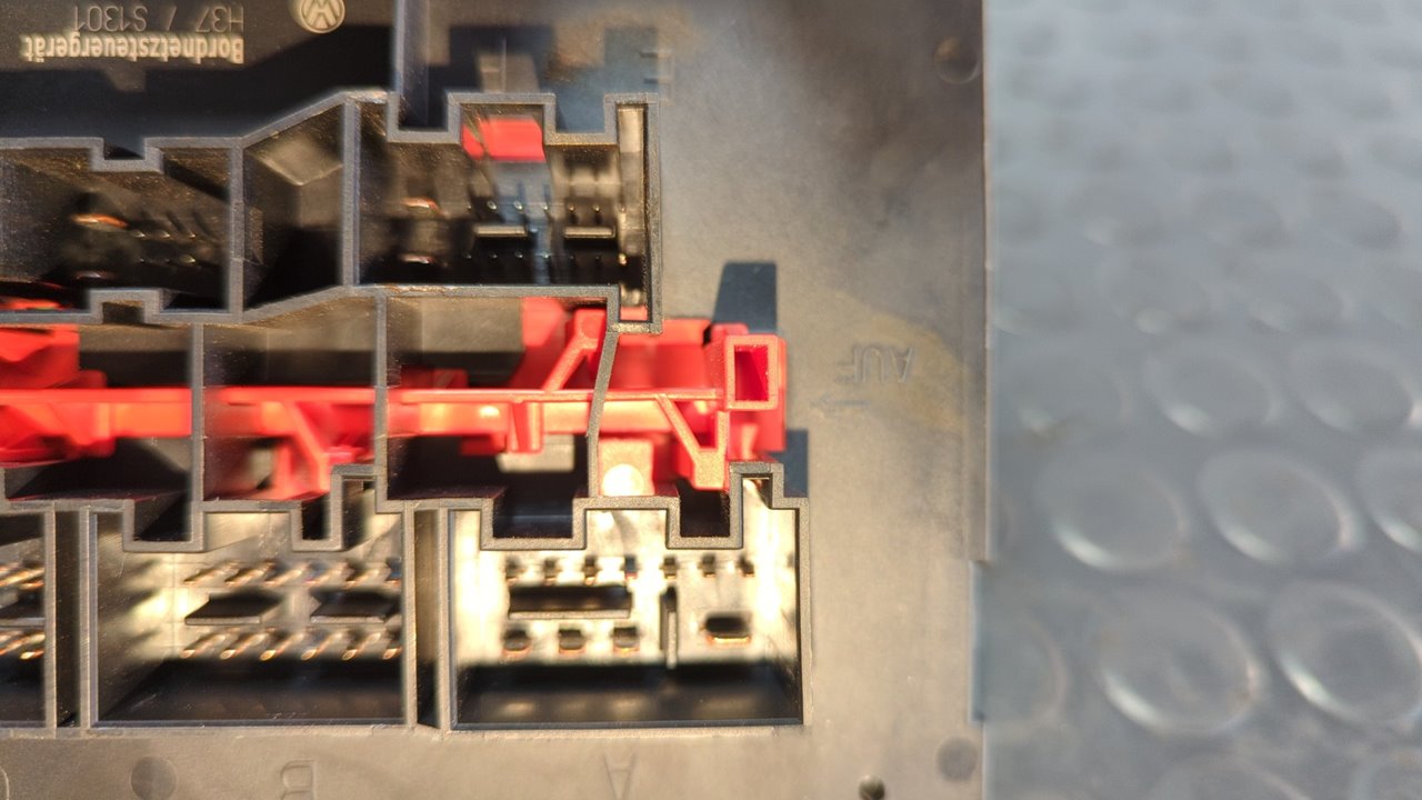 CAJA RELES / FUSIBLES VOLKSWAGEN PASSAT BERLINA (3C2) - vista 6