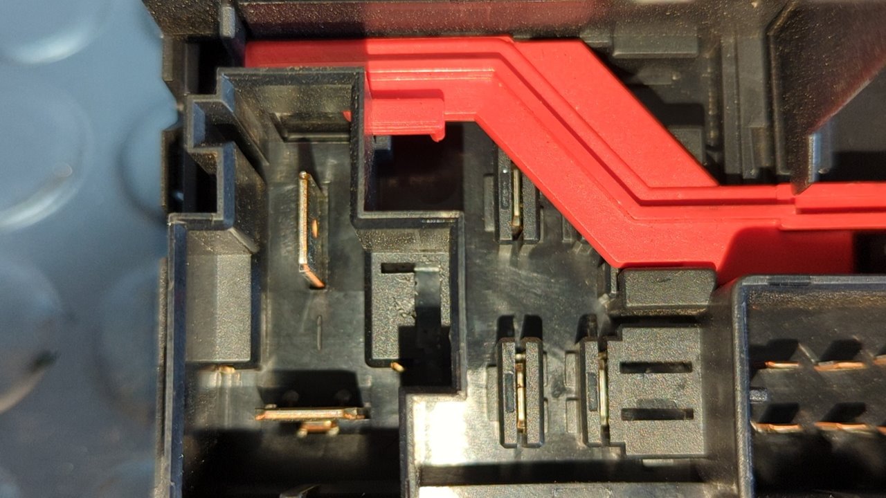 CAJA RELES / FUSIBLES VOLKSWAGEN PASSAT BERLINA (3C2) - vista 7