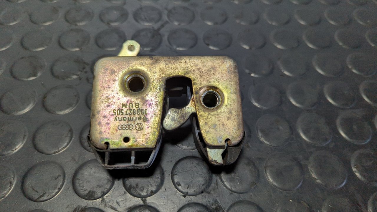 CERRADURA MALETERO / PORTON VOLKSWAGEN CORRADO (509)
