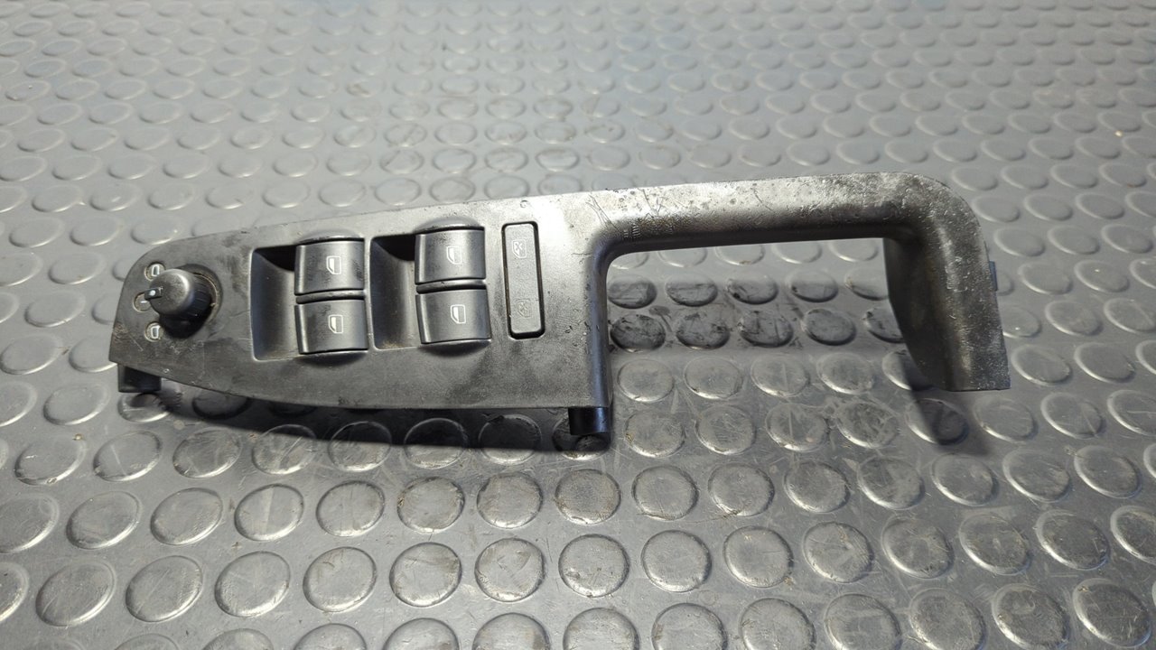 MANDO ELEVALUNAS DELANTERO IZQUIERDO AUDI A4 AVANT (8E)