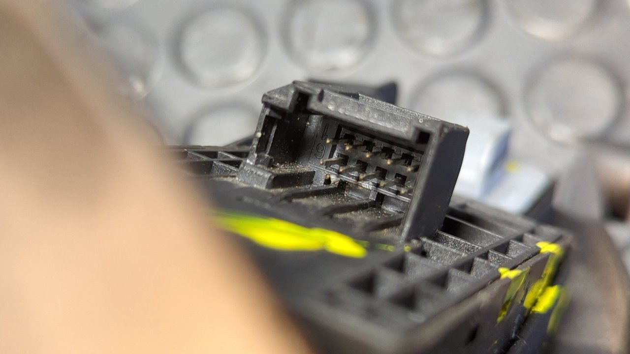 MANDO ELEVALUNAS DELANTERO IZQUIERDO AUDI A4 AVANT (8E) - vista 4