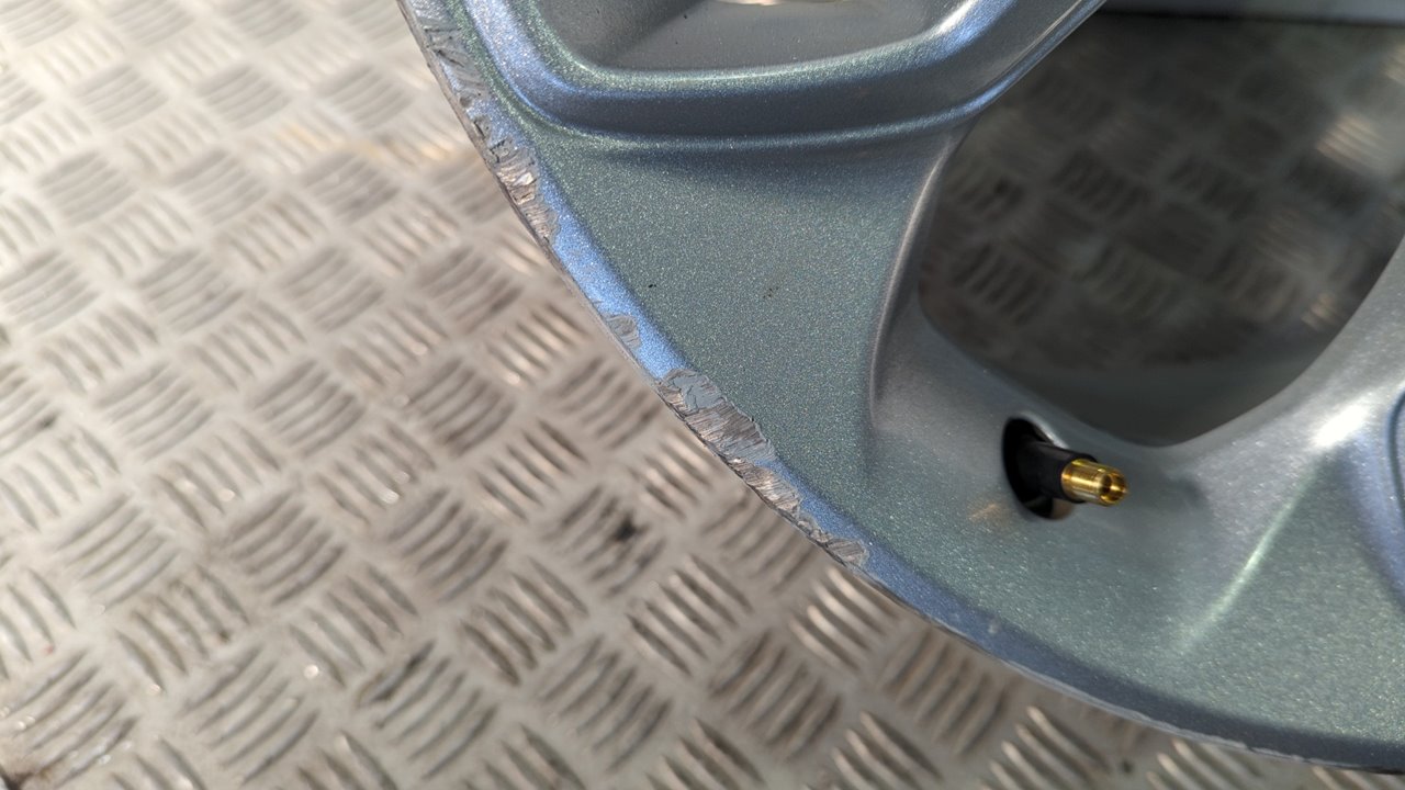 JUEGO LLANTAS FORD KUGA (CBS) - vista 3