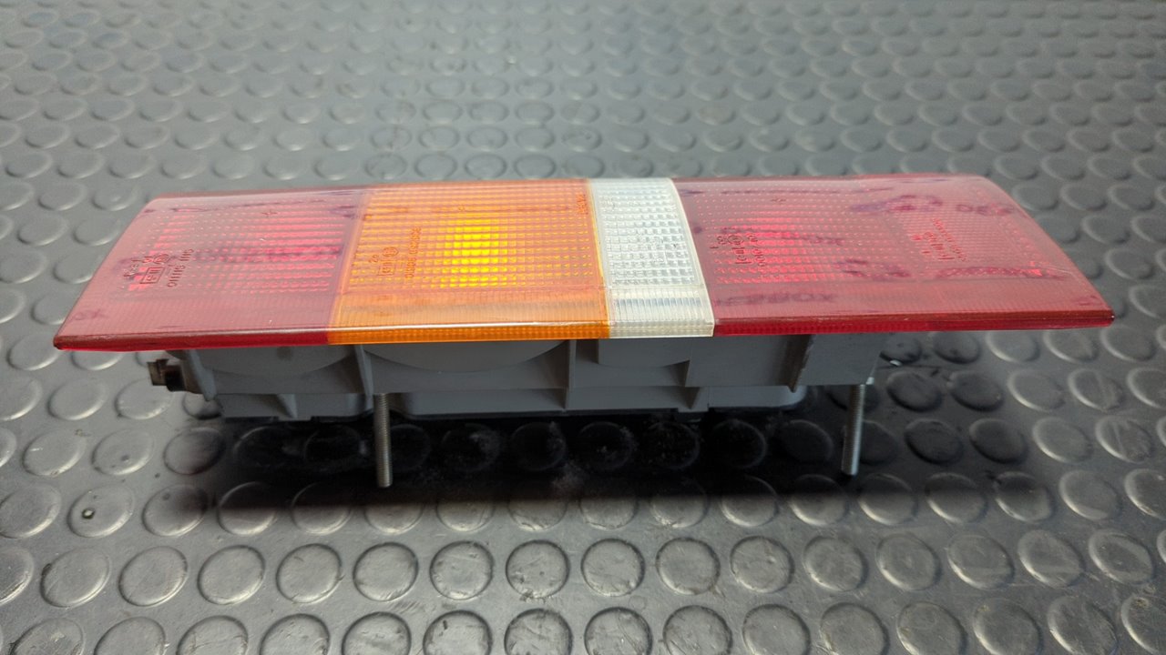 PILOTO TRASERO DERECHO FORD FIESTA BERL./COURIER - vista 4