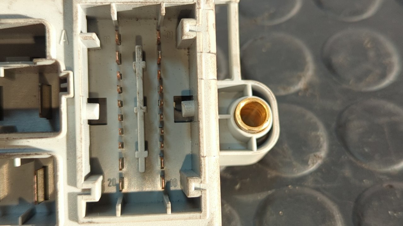 CAJA RELES / FUSIBLES FIAT DOBLO (119) - vista 8