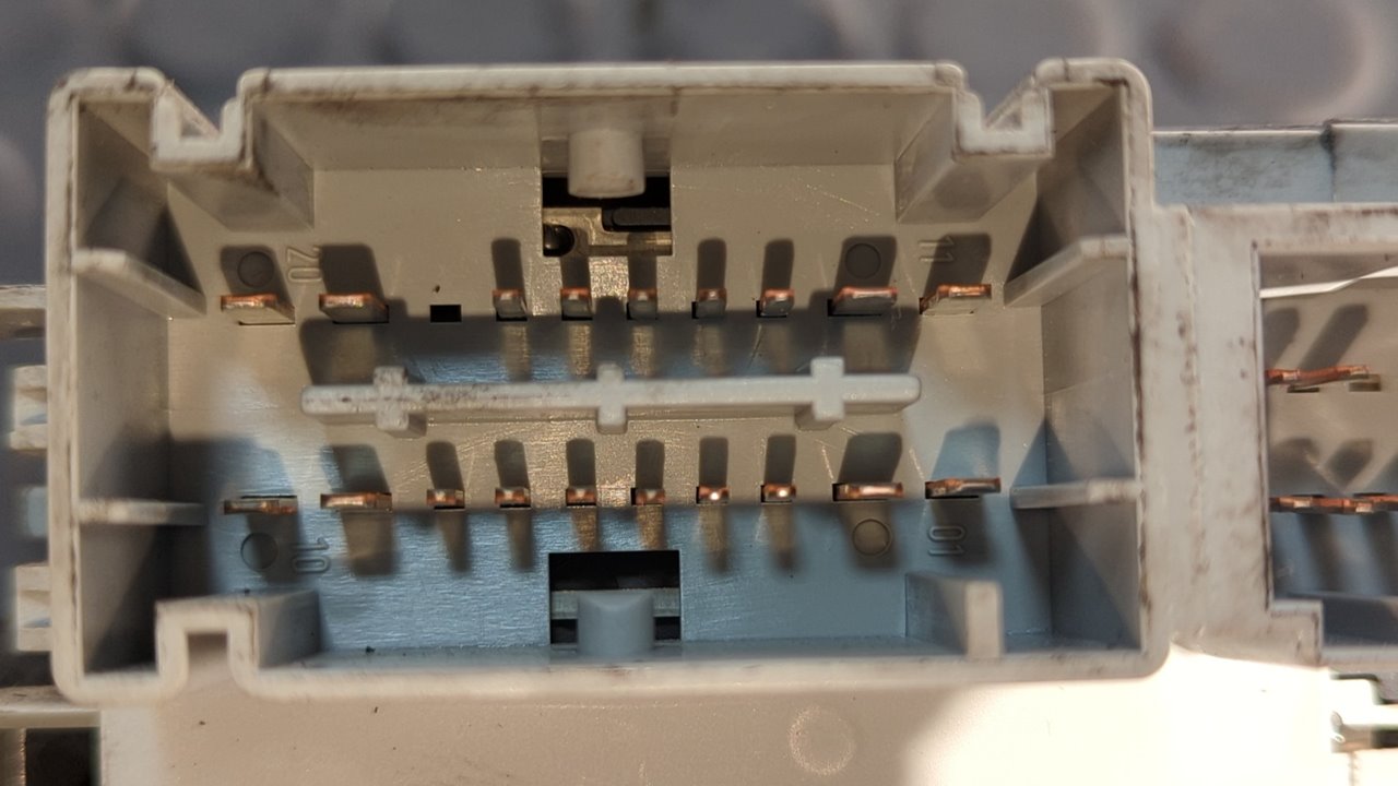 CAJA RELES / FUSIBLES FIAT DOBLO (119) - vista 9