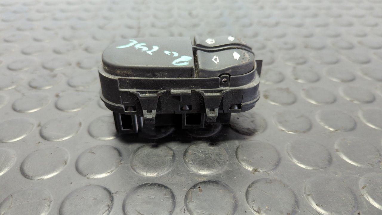 MANDO ELEVALUNAS DELANTERO IZQUIERDO FORD FOCUS BERLINA (CAK) - vista 4