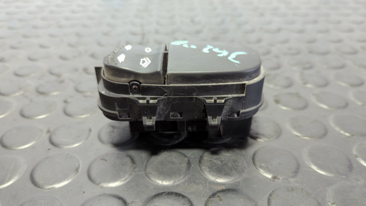 MANDO ELEVALUNAS DELANTERO IZQUIERDO FORD FOCUS BERLINA (CAK) - vista 5