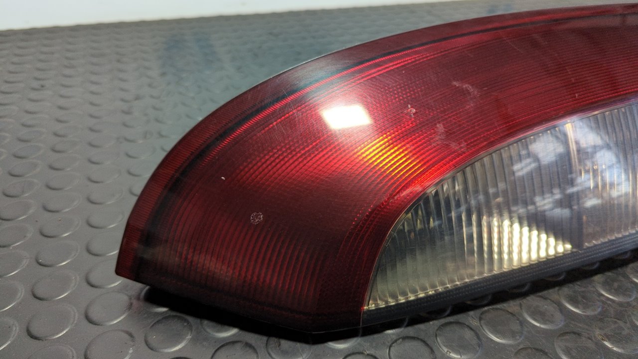 PILOTO TRASERO DERECHO OPEL CORSA C - vista 4