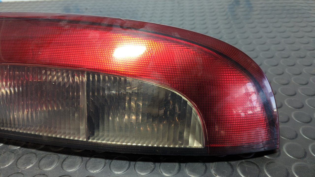 PILOTO TRASERO DERECHO OPEL CORSA C - vista 2