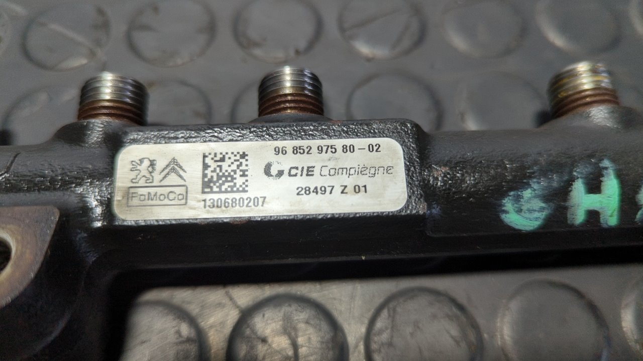 RAMPA INYECTORA PEUGEOT 208 1.4 - vista 3