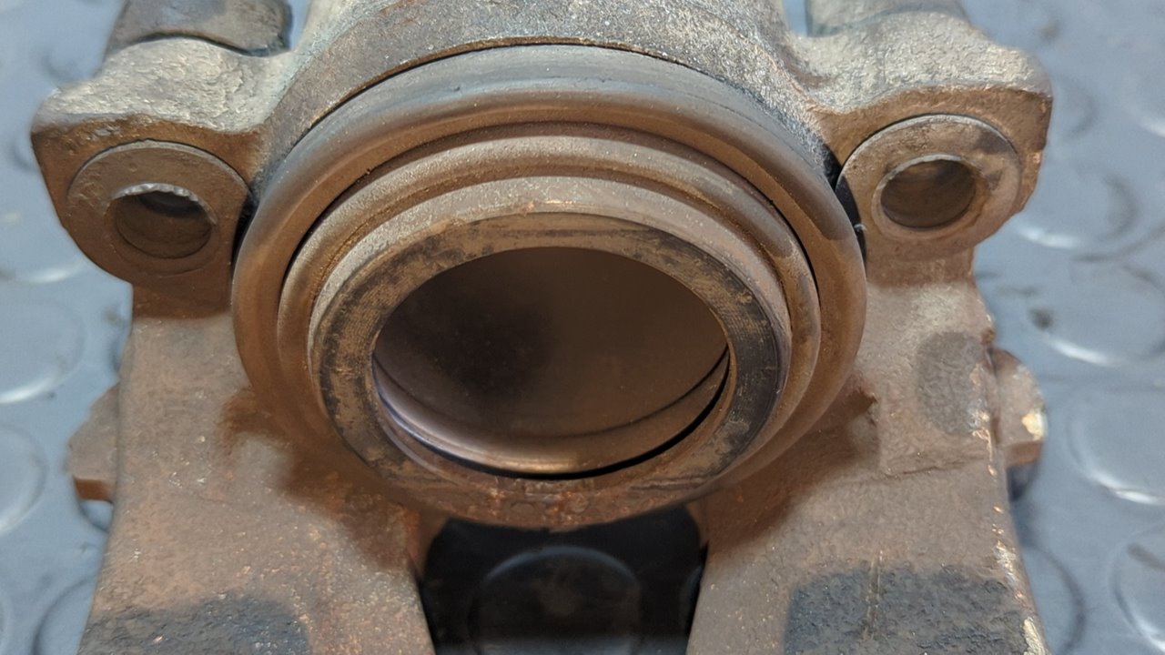 PINZA DE FRENO DELANTERA IZQUIERDA VOLKSWAGEN GOLF V BERLINA (1K1) - vista 2