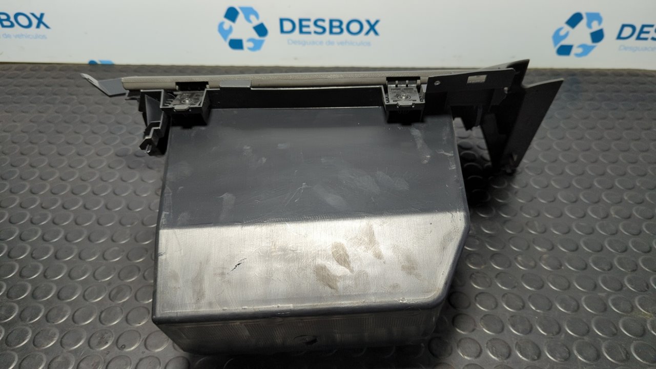 GUANTERA FORD KUGA (CBS) - vista 2