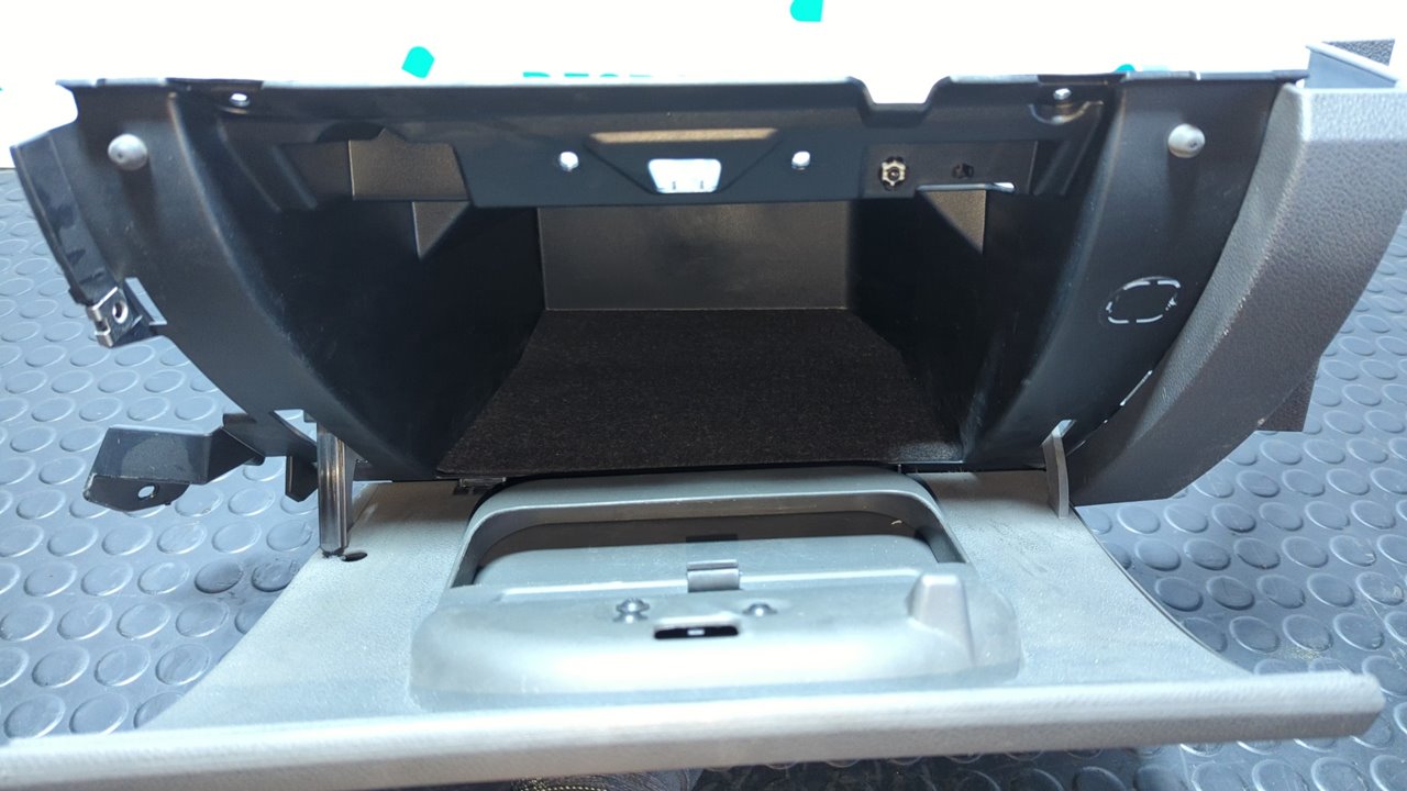 GUANTERA FORD KUGA (CBS) - vista 4