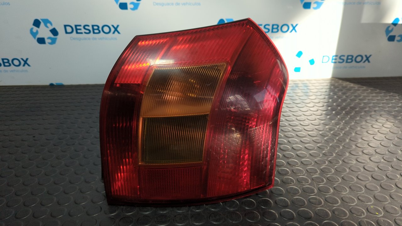 PILOTO TRASERO DERECHO TOYOTA COROLLA (E12)