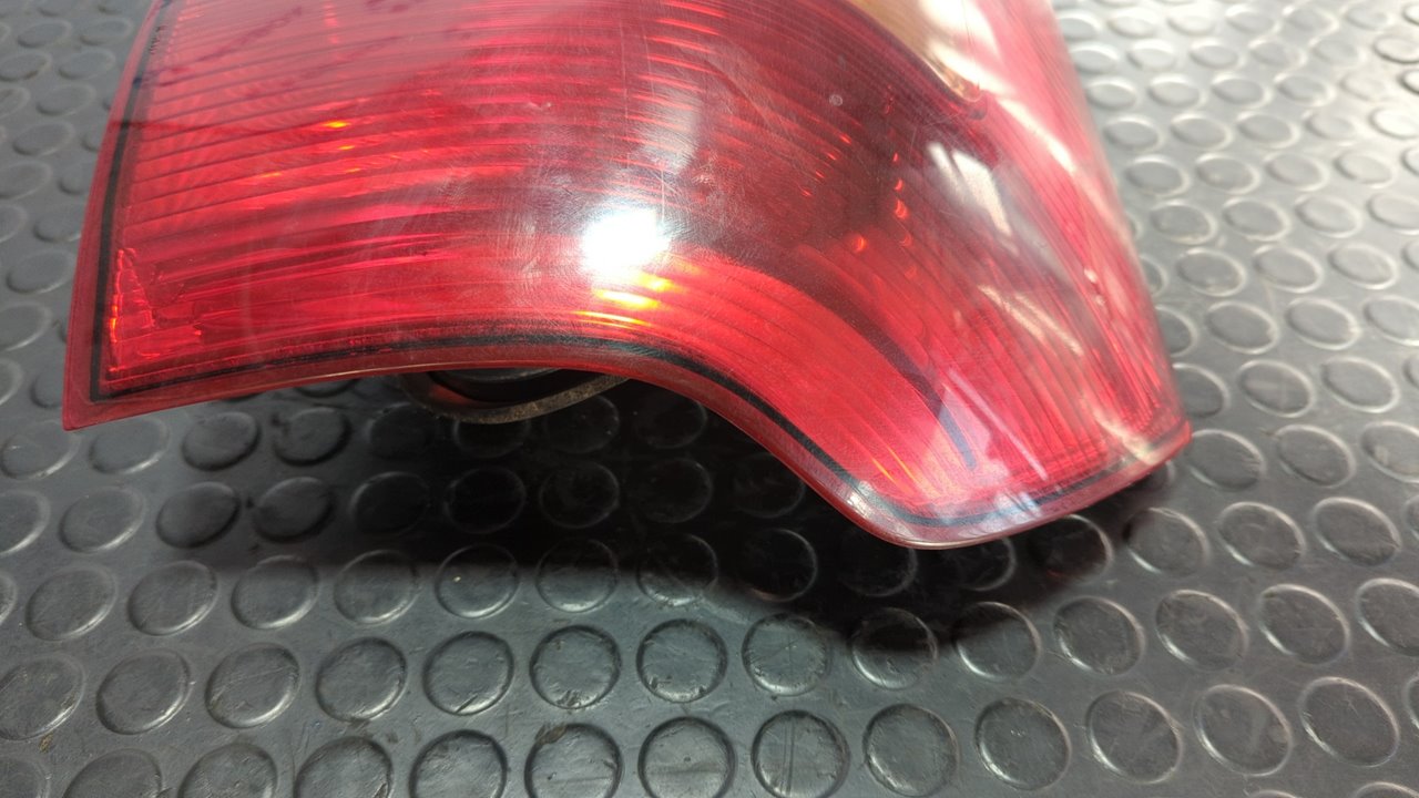 PILOTO TRASERO DERECHO TOYOTA COROLLA (E12) - vista 8