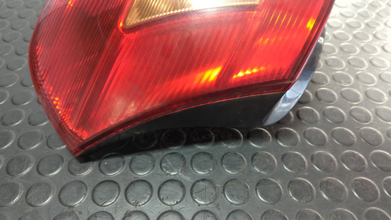 PILOTO TRASERO DERECHO TOYOTA COROLLA (E12) - vista 7