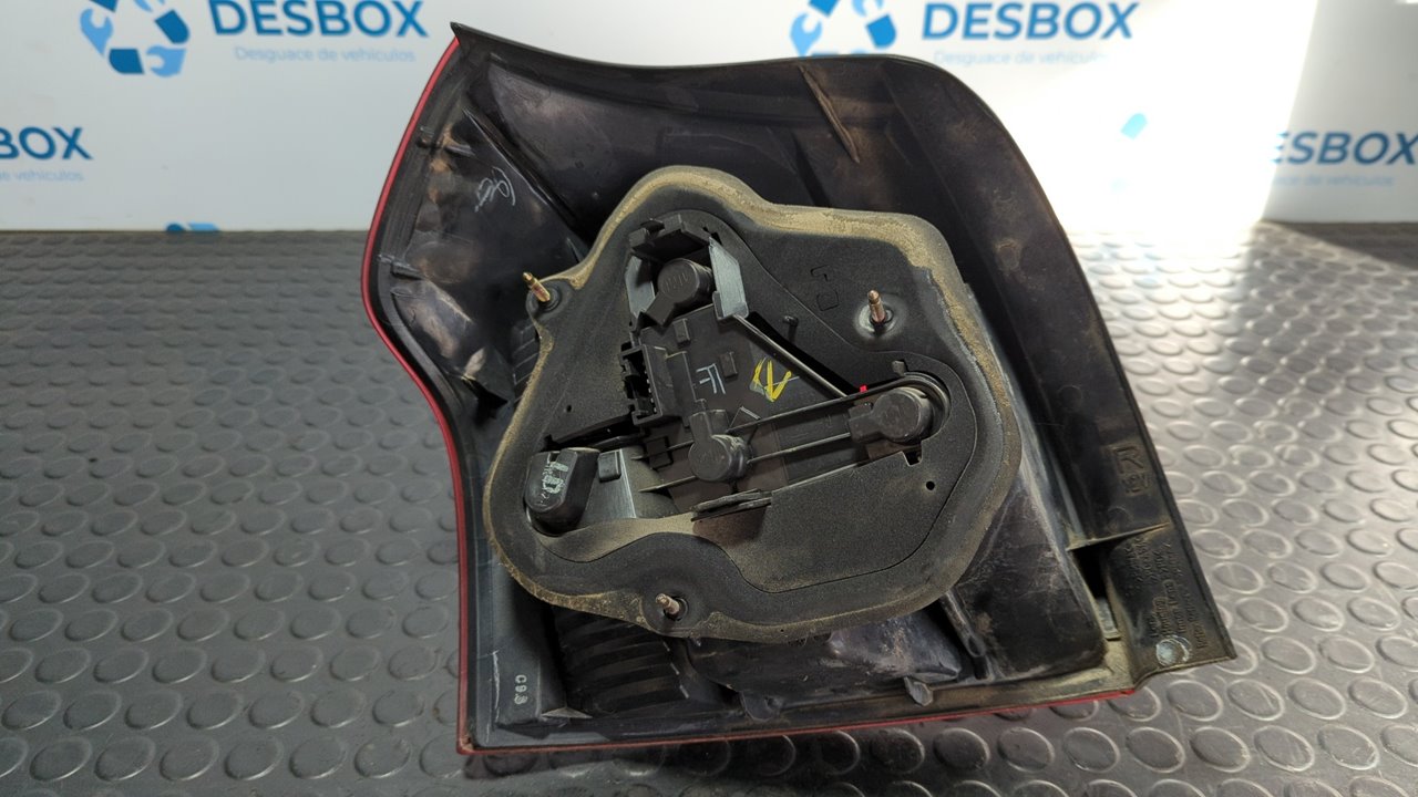 PILOTO TRASERO DERECHO TOYOTA COROLLA (E12) - vista 4