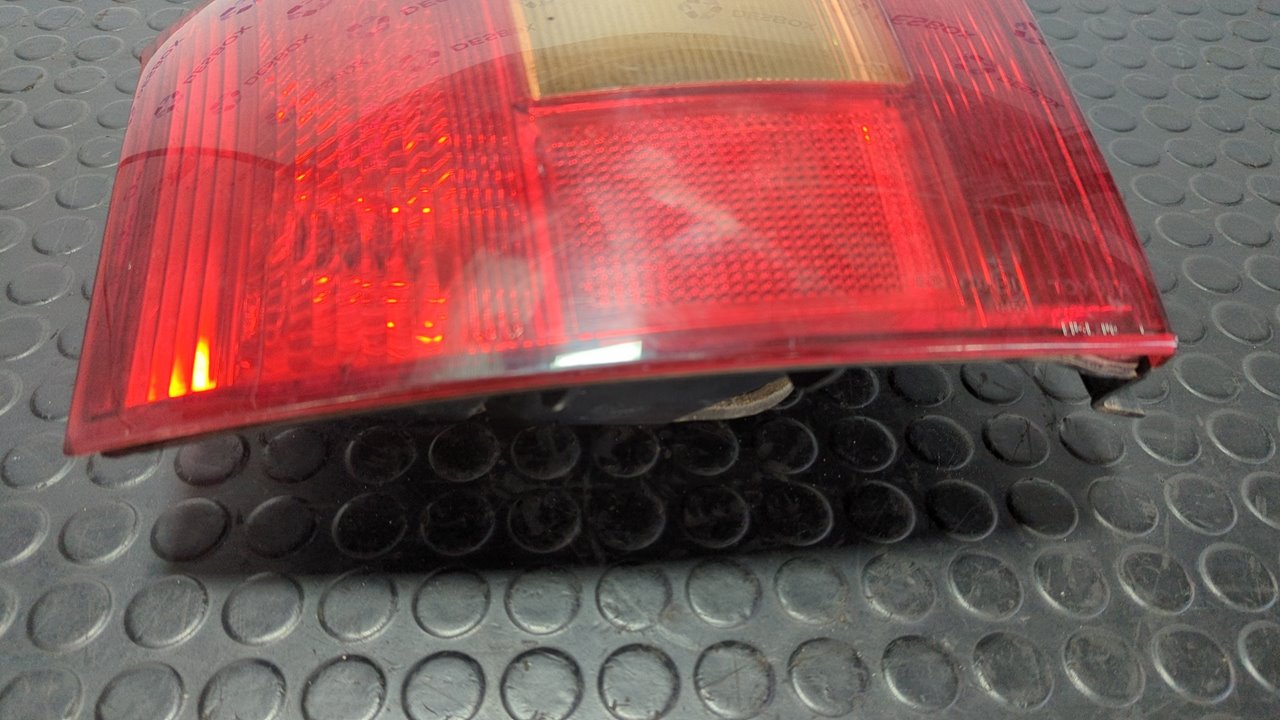 PILOTO TRASERO IZQUIERDO TOYOTA COROLLA (E12) - vista 6