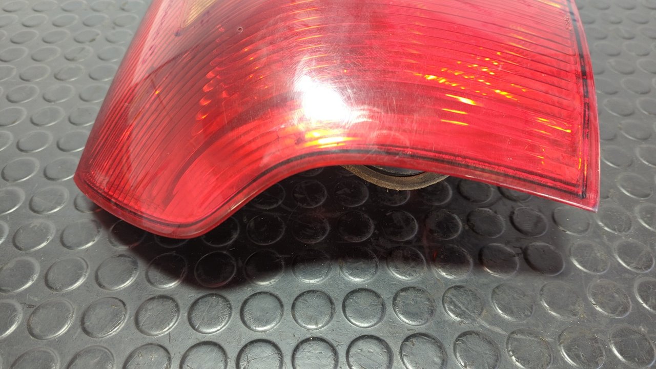 PILOTO TRASERO IZQUIERDO TOYOTA COROLLA (E12) - vista 9