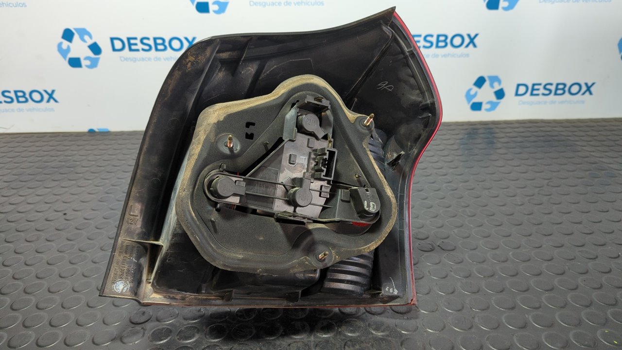 PILOTO TRASERO IZQUIERDO TOYOTA COROLLA (E12) - vista 5