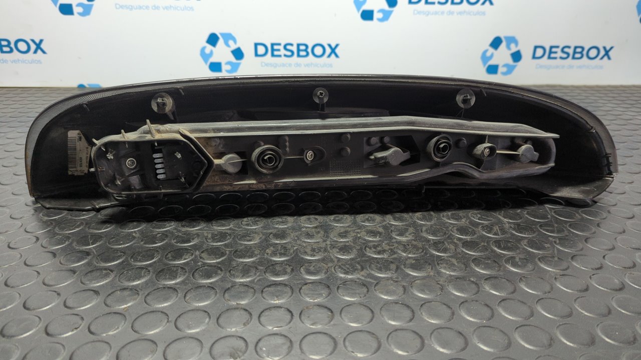 PILOTO TRASERO DERECHO OPEL CORSA C - vista 4