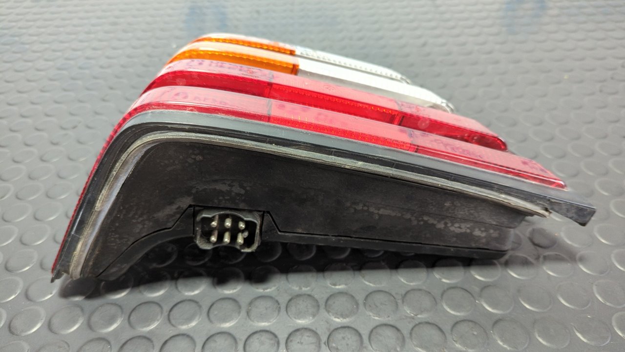 PILOTO TRASERO IZQUIERDO MERCEDES-BENZ CLASE E (W124) BERLINA - vista 8