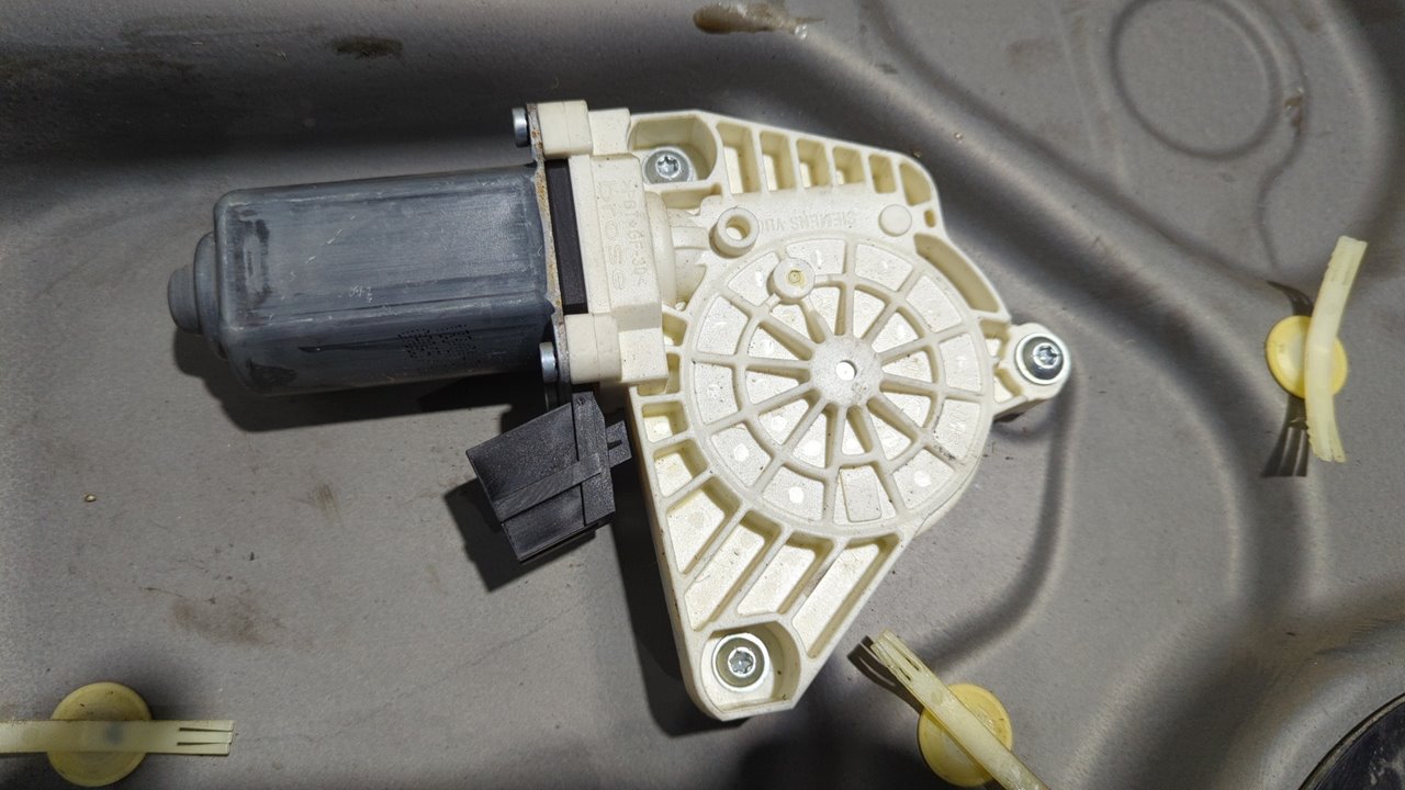 ELEVALUNAS TRASERO IZQUIERDO MERCEDES-BENZ CLASE A (W169) - vista 2