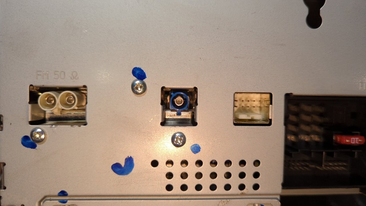 SISTEMA AUDIO / RADIO CD MERCEDES-BENZ CLASE E (W212) FAMILIAR - vista 3