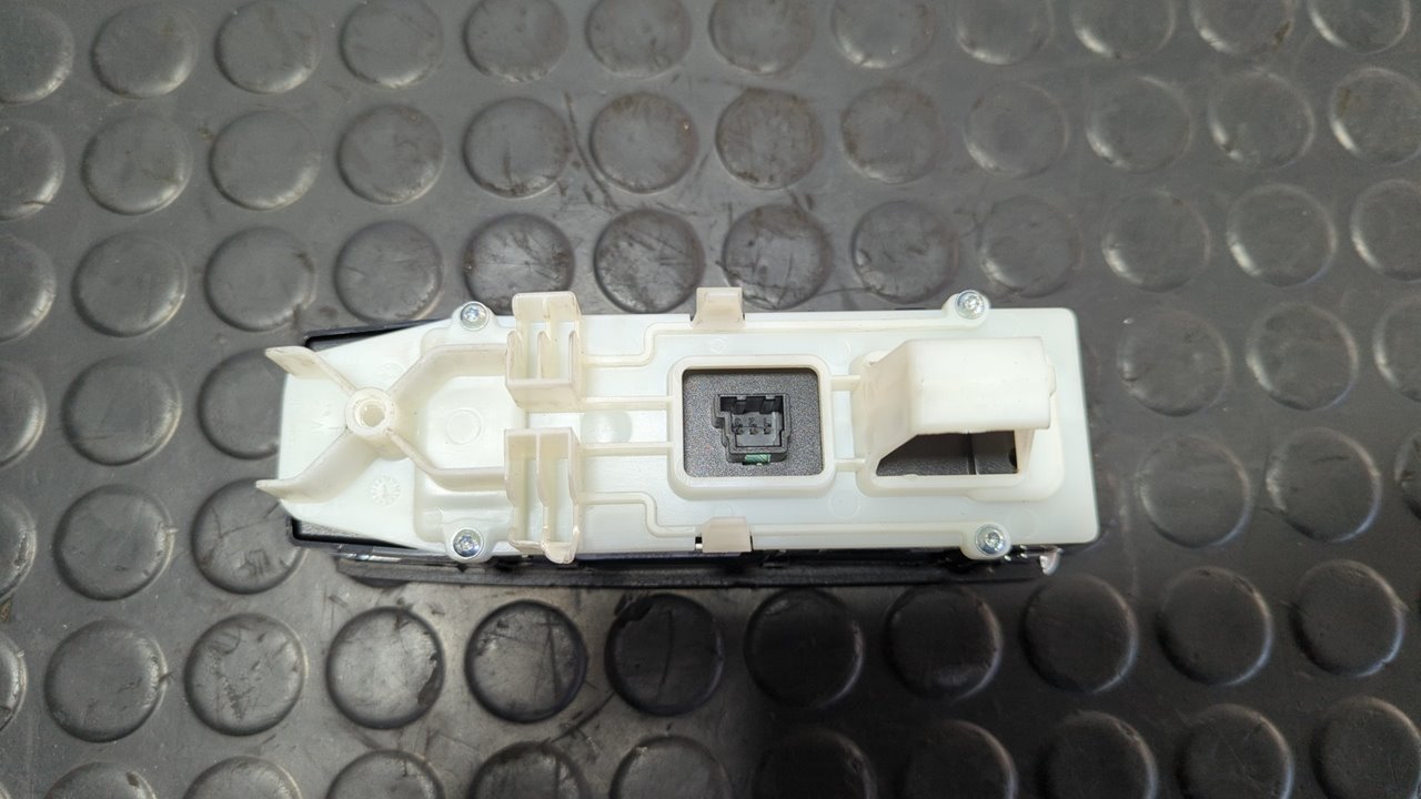 MANDO ELEVALUNAS DELANTERO IZQUIERDO MERCEDES-BENZ CLASE E (W212) FAMILIAR - vista 3