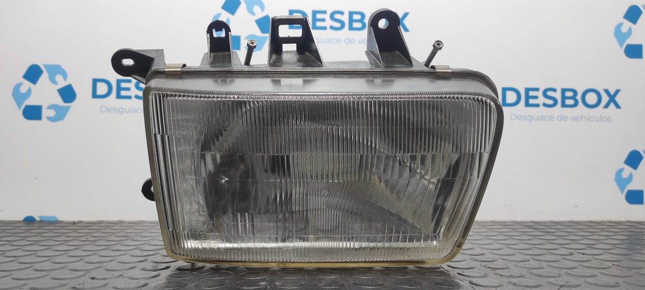 FARO DERECHO TOYOTA HILUX (KUN)