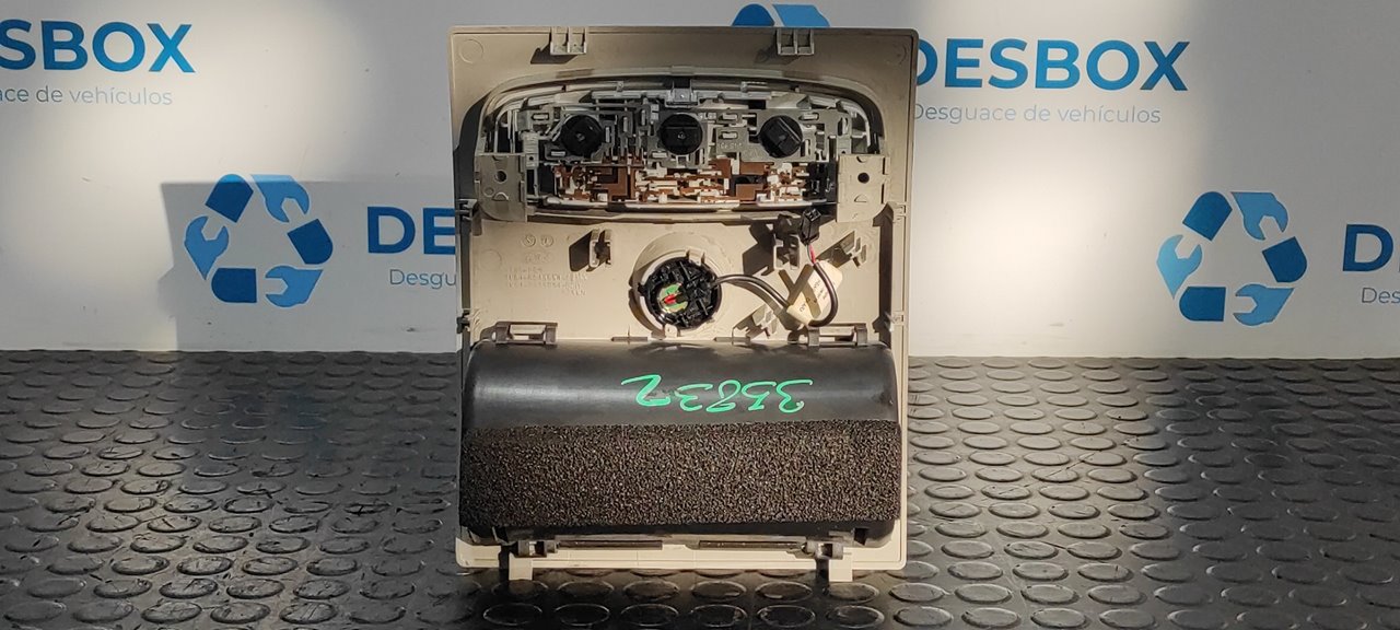 LUZ INTERIOR FORD KUGA (CBS) - vista 3