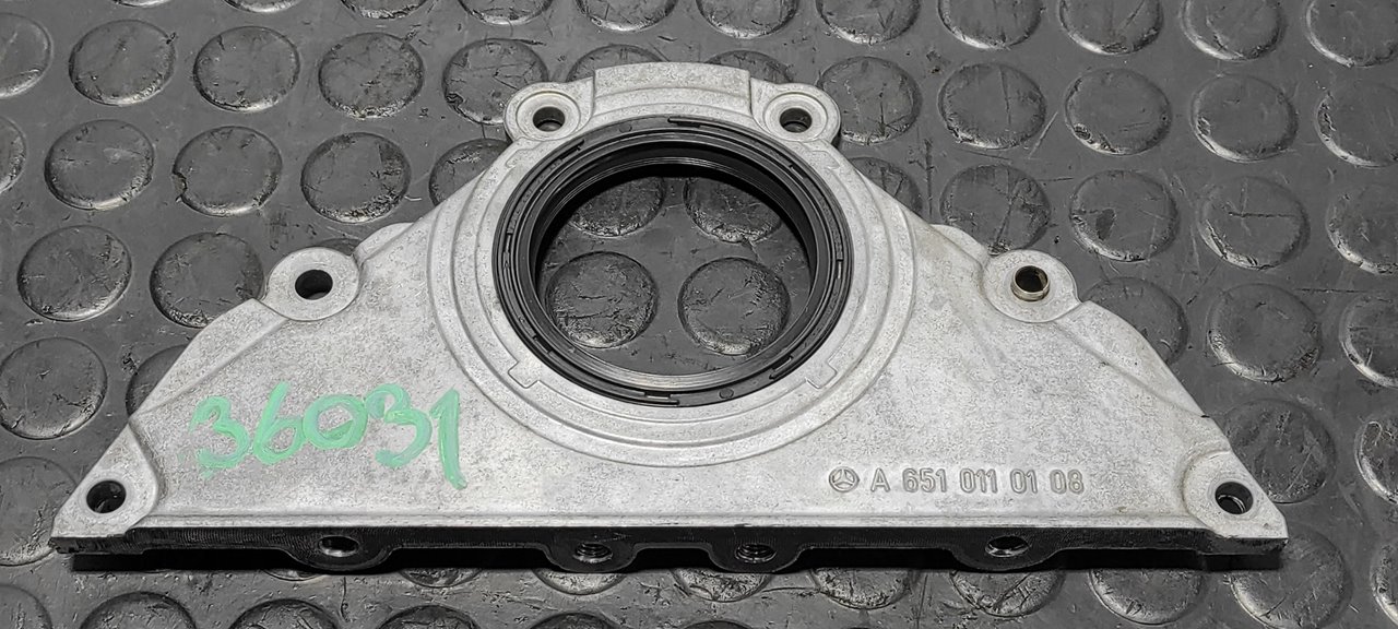 TAPA DISTRIBUCION MERCEDES-BENZ CLASE C (W204) LIM.