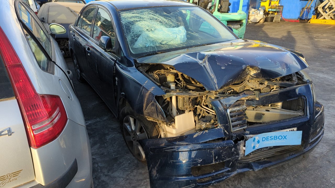 TOYOTA AVENSIS BERLINA (T25)