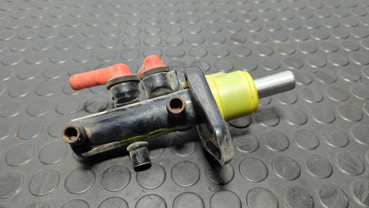 BOMBA FRENO NISSAN L-35 095 - vista 5