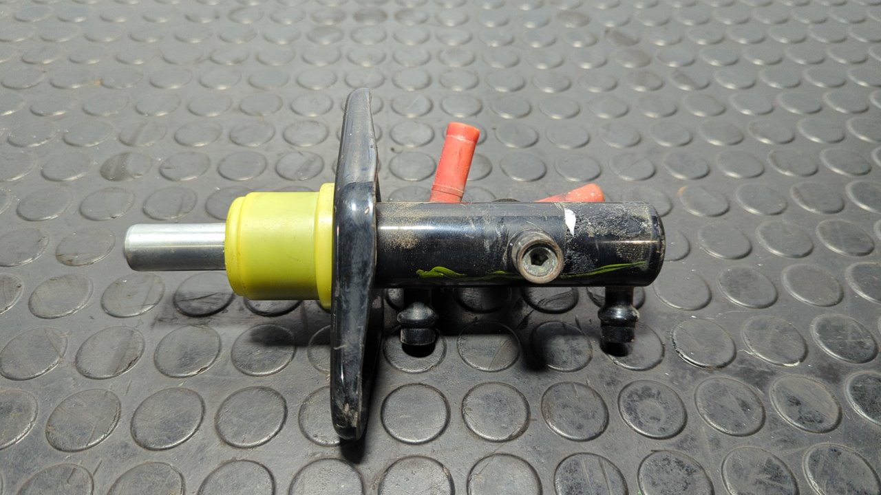 BOMBA FRENO NISSAN L-35 095 - vista 3