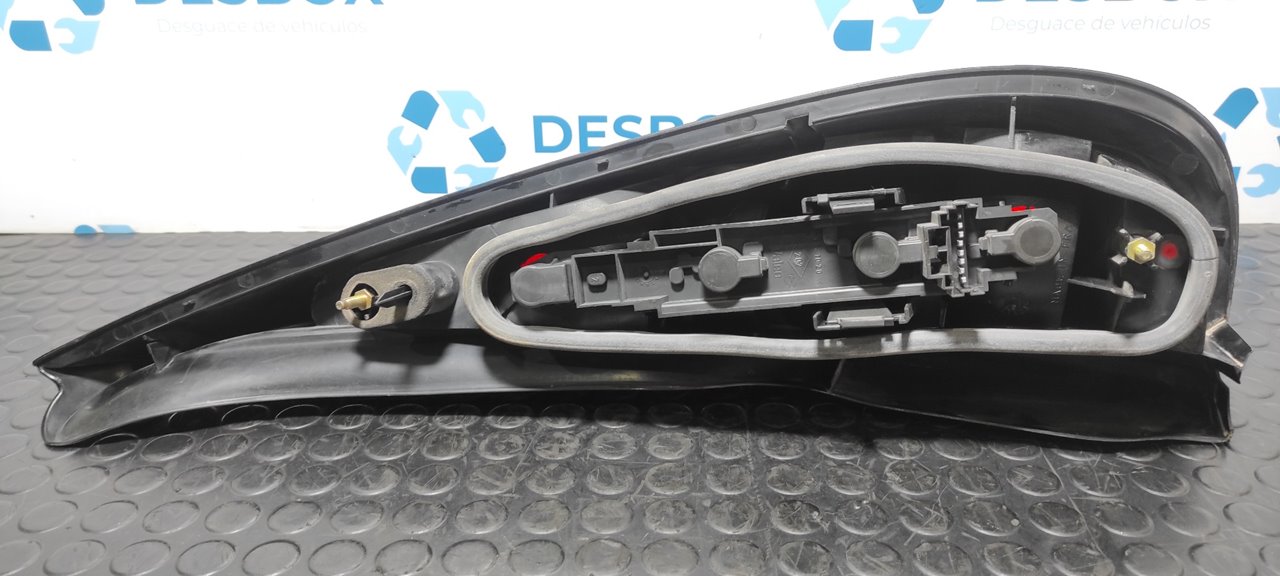 PILOTO TRASERO IZQUIERDO RENAULT LAGUNA (B56) - vista 2