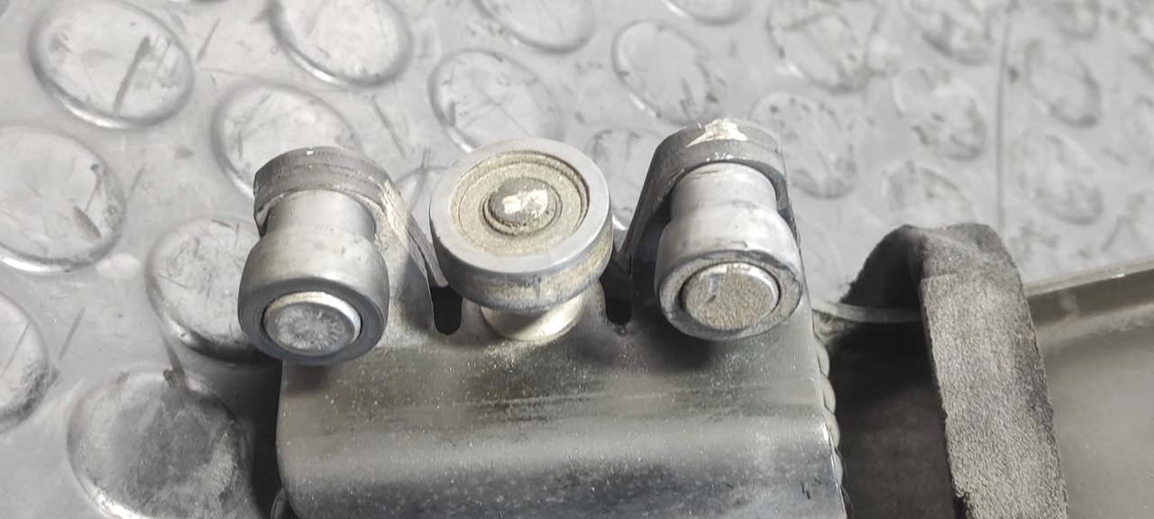 SOPORTE / GUIA PUERTA CORREDERA INTERMEDIO OPEL VIVARO - vista 2