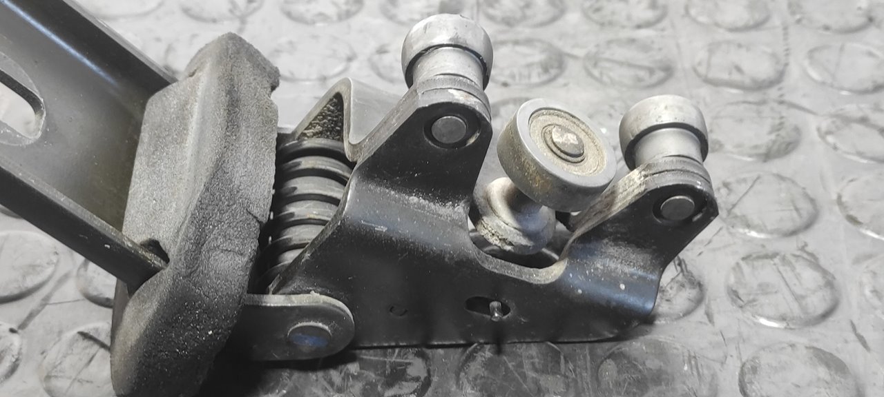 SOPORTE / GUIA PUERTA CORREDERA INTERMEDIO OPEL VIVARO - vista 6