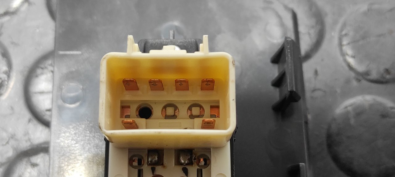 MANDO ELEVALUNAS DELANTERO DERECHO CHEVROLET CAPTIVA - vista 3