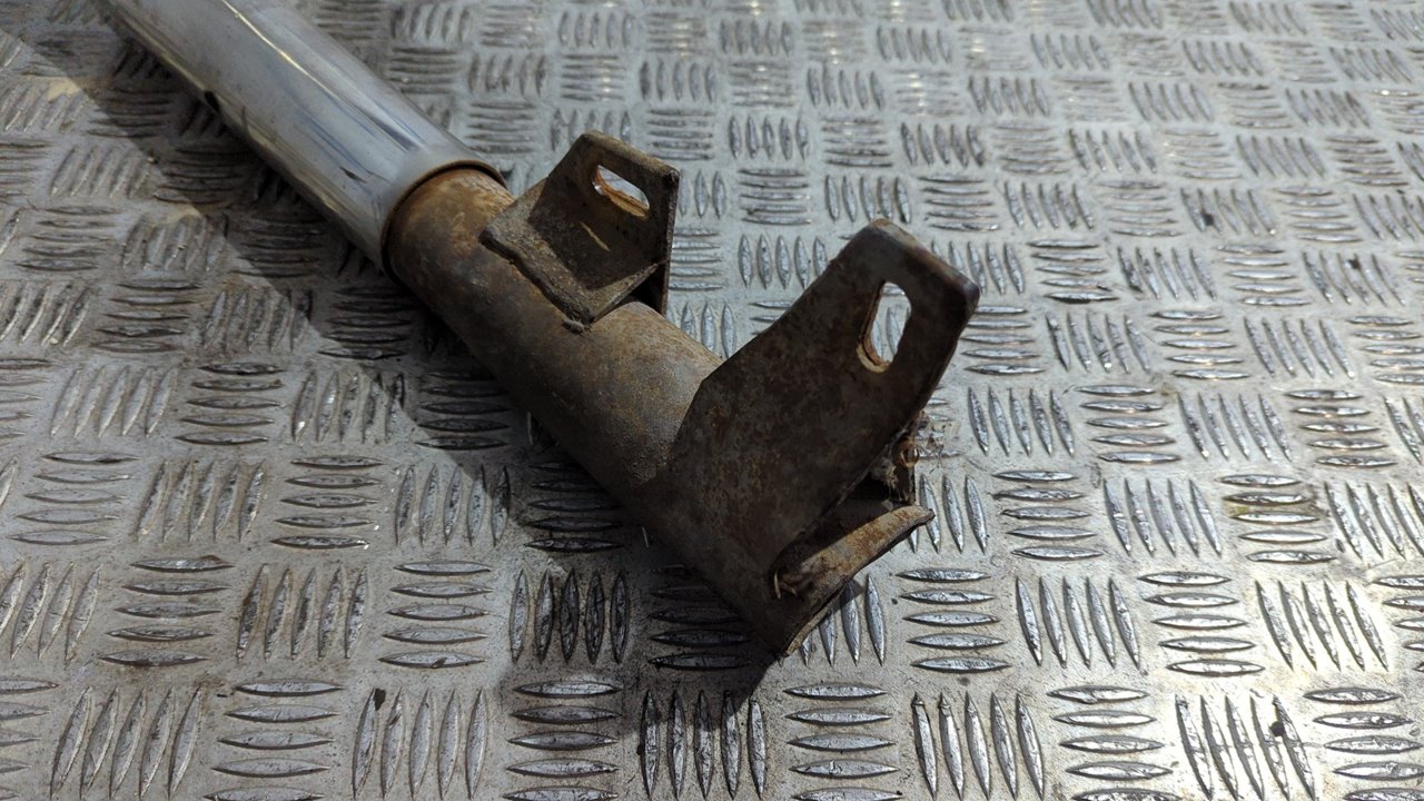 DEFENSA DELANTERA SSANGYONG MUSSO - vista 2