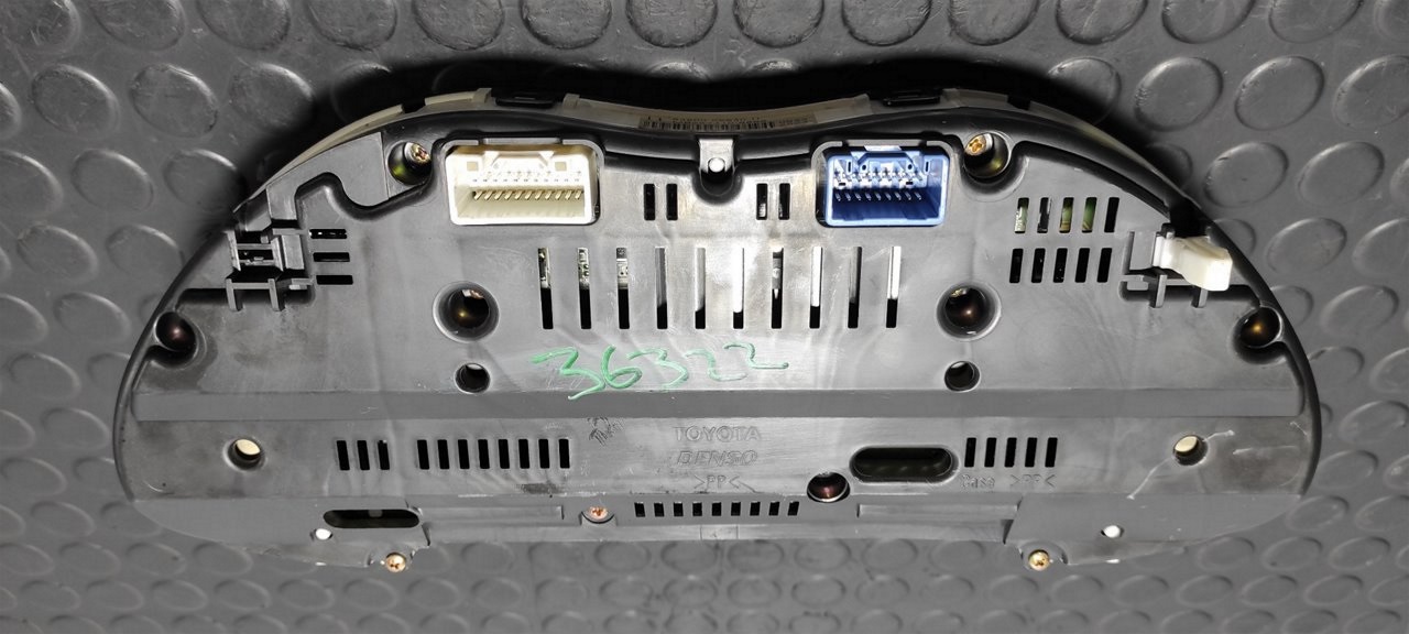 CUADRO INSTRUMENTOS TOYOTA AVENSIS BERLINA (T25) - vista 8