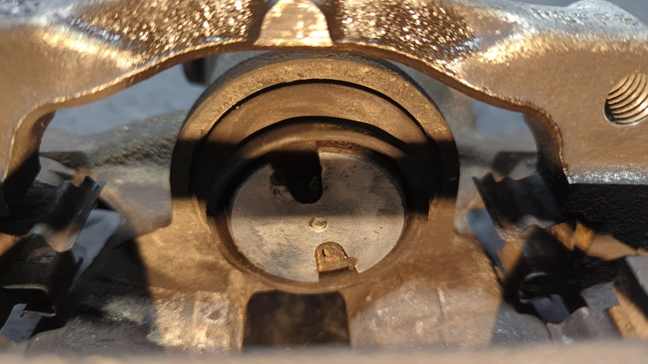 PINZA DE FRENO TRASERA IZQUIERDA FORD TRANSIT CAJA CERRADA '06 - vista 2