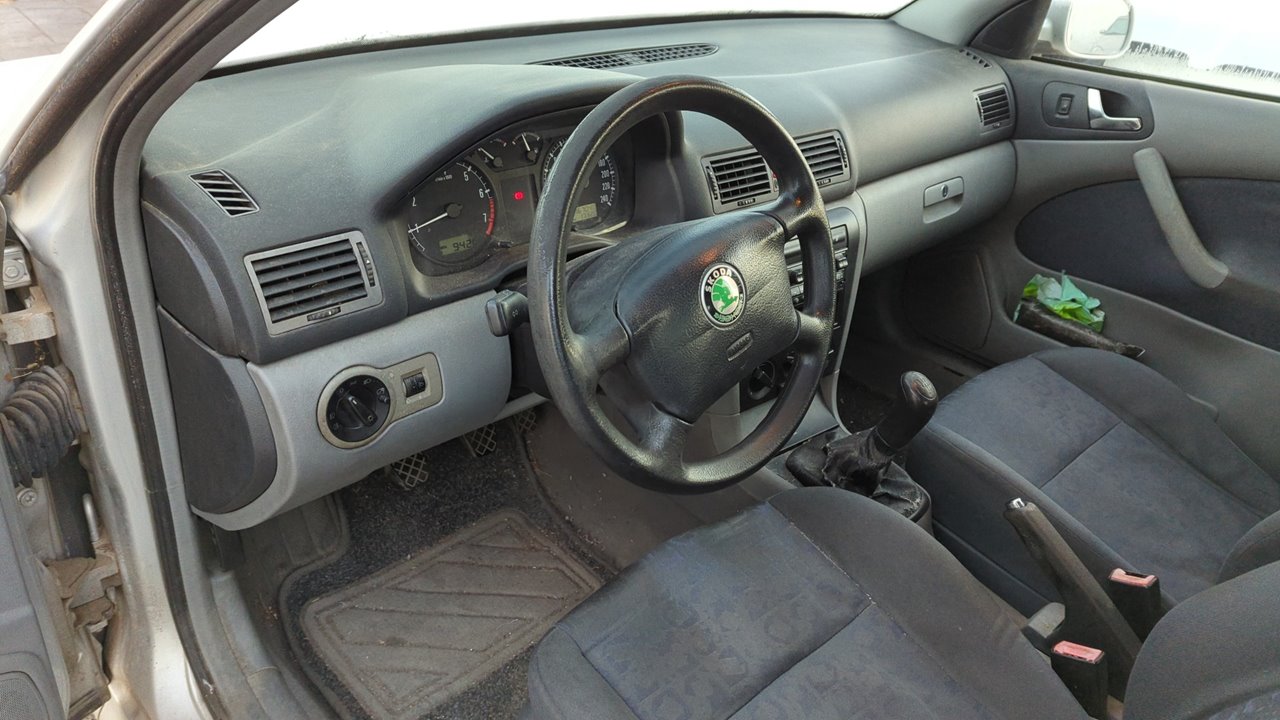 PUERTA DELANTERA DERECHA SKODA OCTAVIA BERLINA (1U2) - vista 13