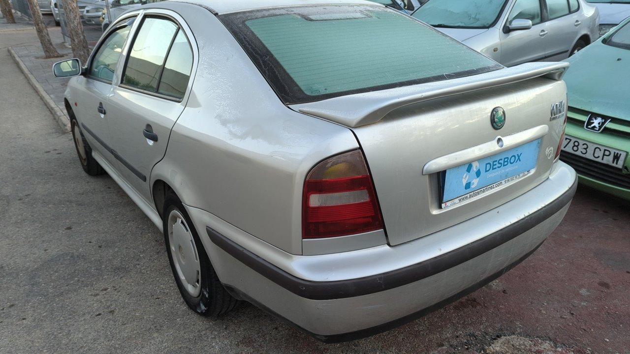 PUERTA DELANTERA DERECHA SKODA OCTAVIA BERLINA (1U2) - vista 5