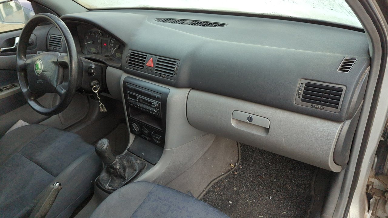 PUERTA DELANTERA DERECHA SKODA OCTAVIA BERLINA (1U2) - vista 8