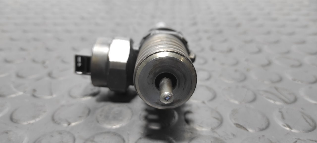 INYECTOR VOLKSWAGEN PASSAT BERLINA (3B2) - vista 2