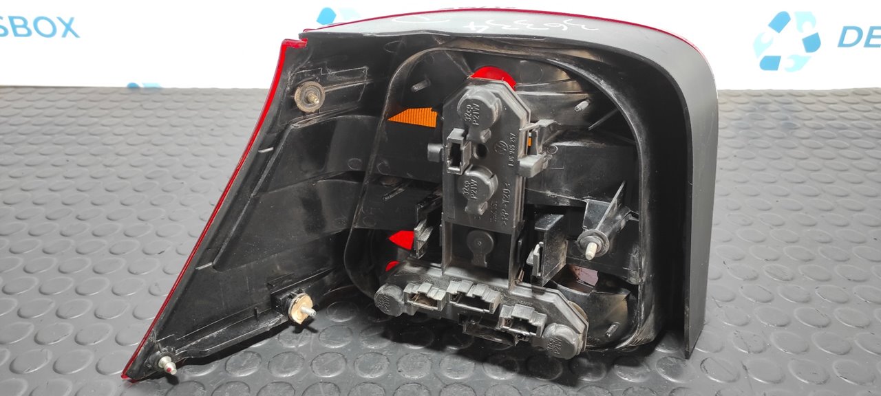 PILOTO TRASERO DERECHO VOLKSWAGEN GOLF IV BERLINA (1J1) - vista 4