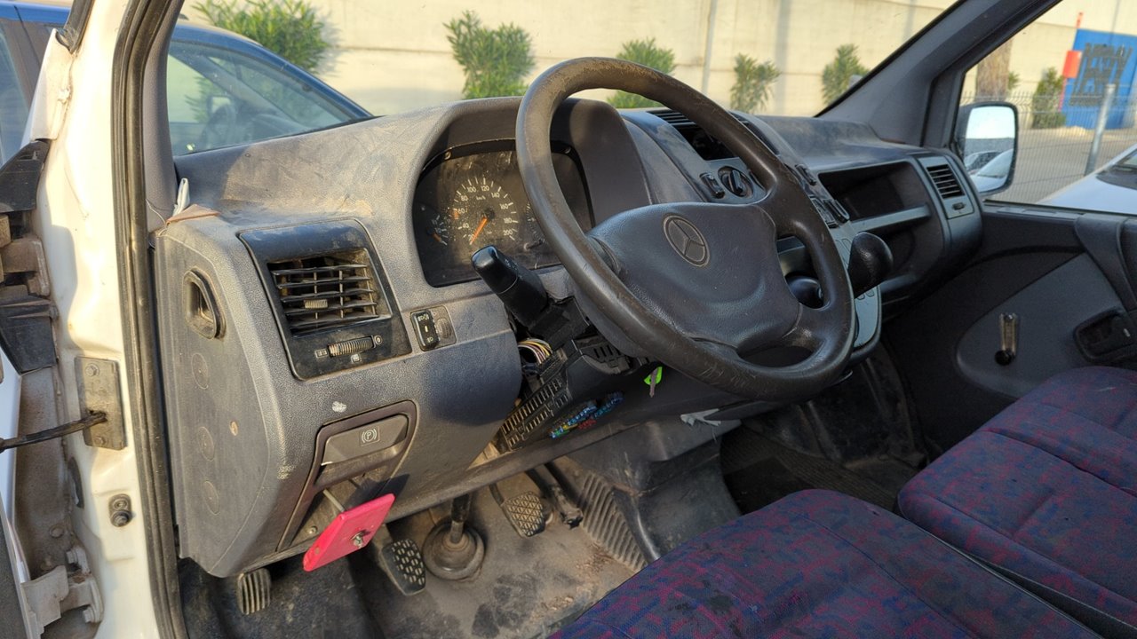REJILLA DELANTERA MERCEDES-BENZ VITO (W638) CAJA CERRADA - vista 13
