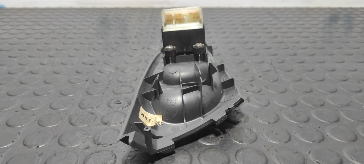 MANDO ELEVALUNAS DELANTERO DERECHO NISSAN ALMERA (N16/E) - vista 2