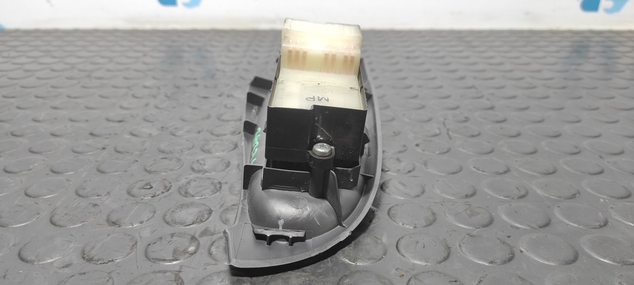 MANDO ELEVALUNAS DELANTERO DERECHO NISSAN ALMERA (N16/E) - vista 3